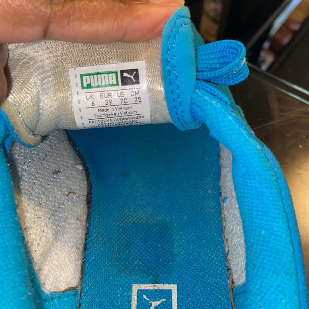 Sneakers - Picture 6 of 7